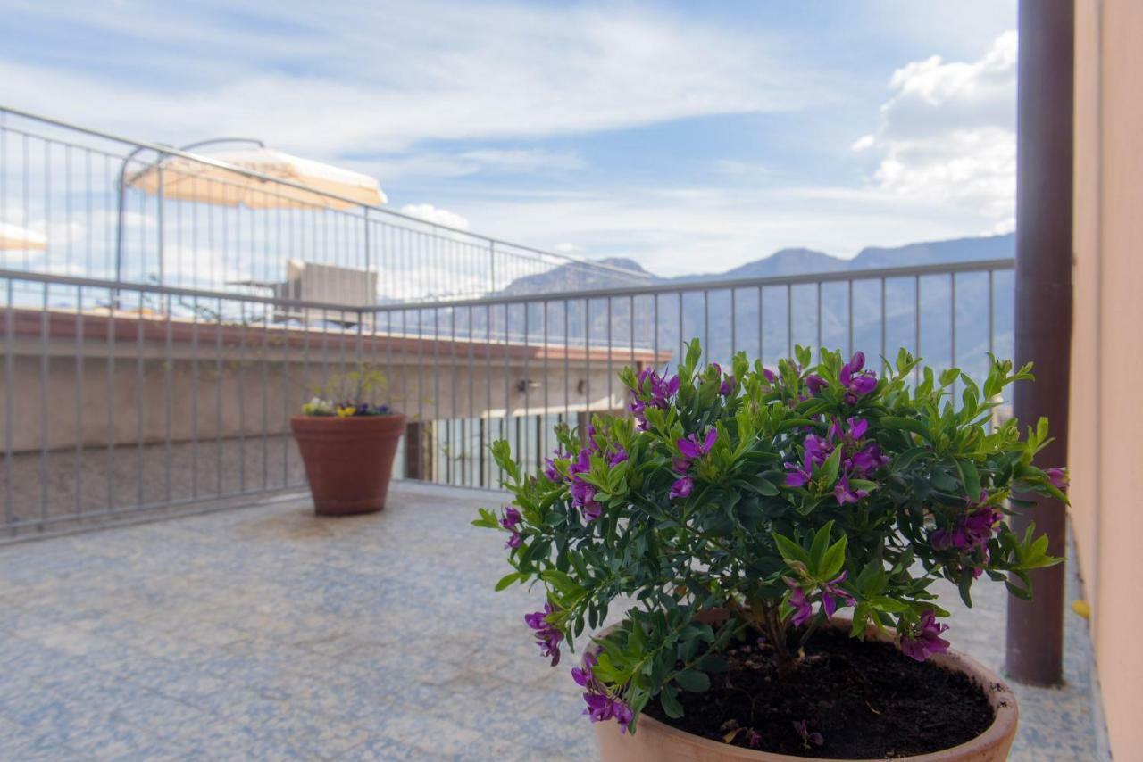 Al Pontile - The House Of Travelers Sala Comacina Exterior foto